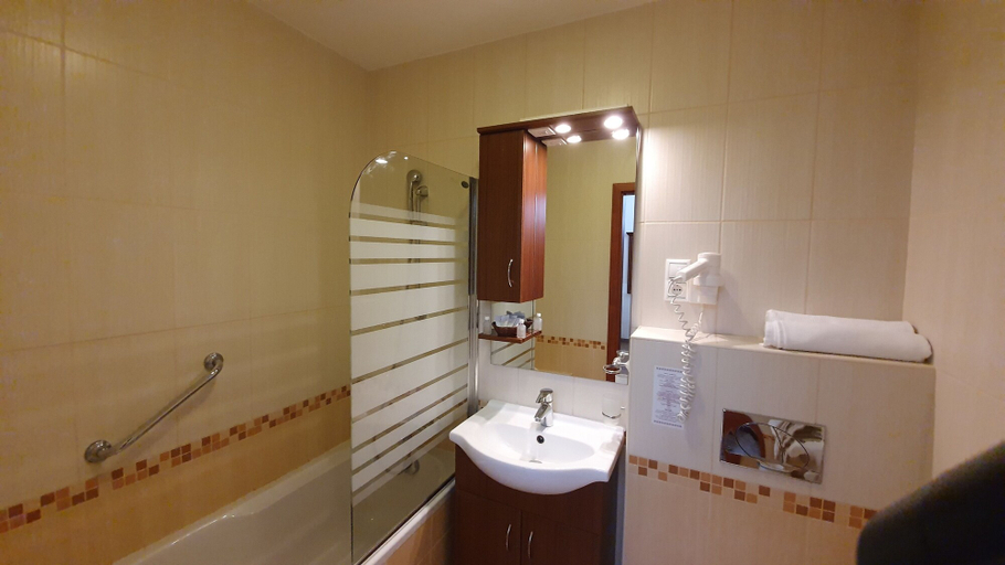 Bathroom 3, Főnix Wellness Resort, Balassagyarmat
