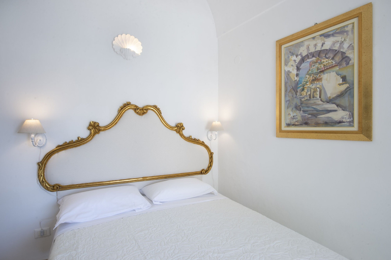 Bedroom 5, Villa Dalu, Salerno
