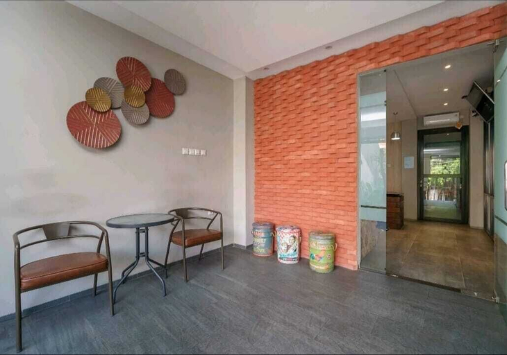 Exterior & Views 21