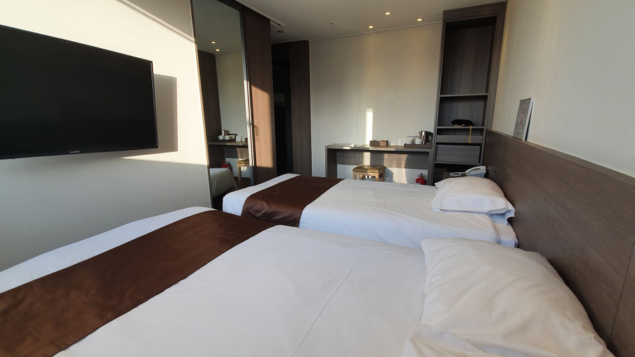 Bedroom 2, Grandmillions Hotel, Seogwipo