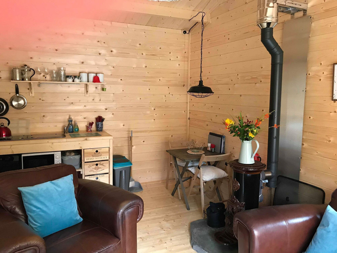 Others 4, Off Grid Cabin Sleeps 2, Pets Ok, 20 min to Dunoon, Argyll and Bute
