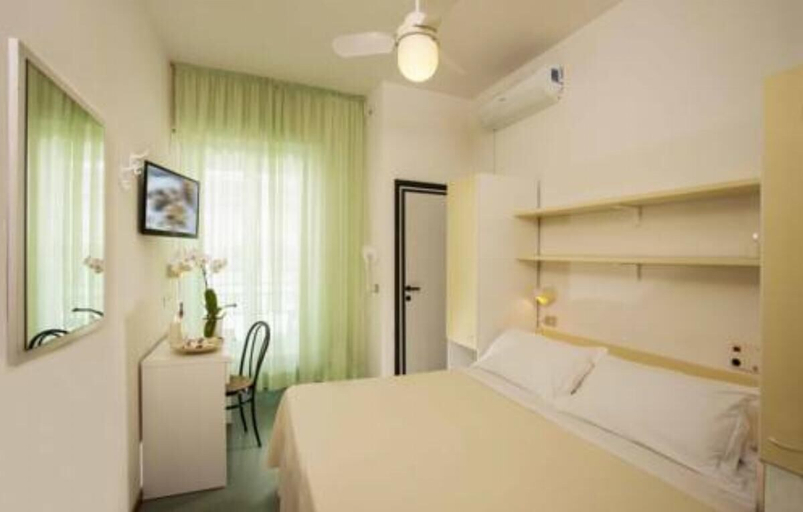 Bedroom 2, Hotel Majorca, Rimini