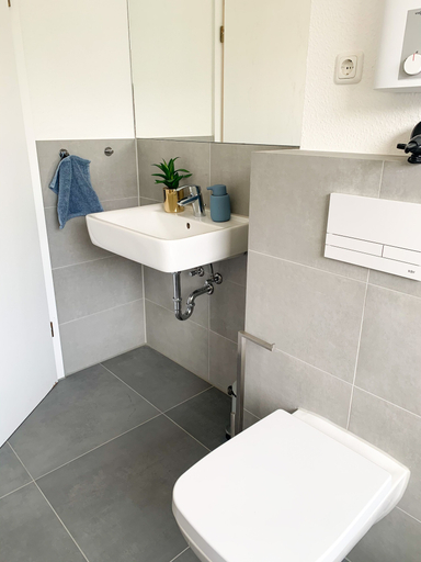 Bathroom 5, Glück Auf Appartement Lösortstra��e, Duisburg