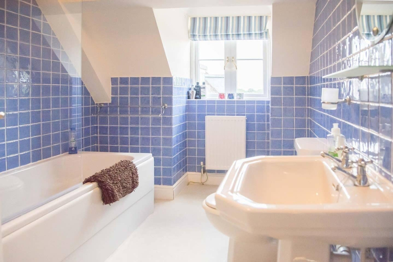 Bathroom, 17 Blyth View, Blythburgh, Suffolk