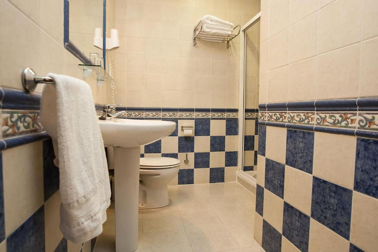 Bathroom 3, Hostal Tic-Tac, Toledo