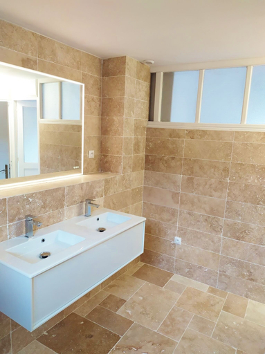 Bathroom 5, Le Huis Clos, Indre-et-Loire
