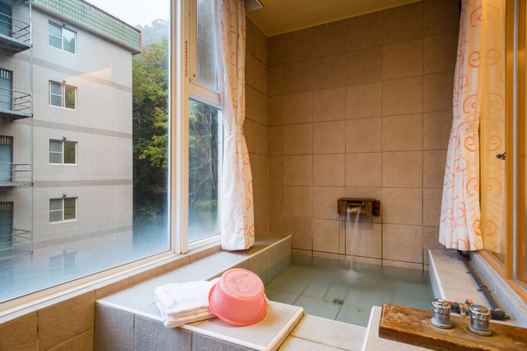Bathroom 3, Crystal Hotel, Nantou