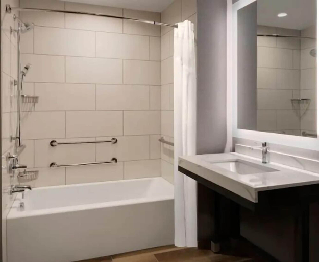 Bathroom 5, Hyatt Place LAX/Century Blvd, Los Angeles