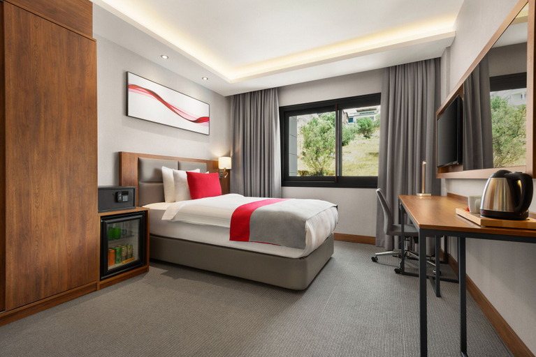 Bedroom 3, Ramada by Wyndham Izmir Aliaga, Aliağa