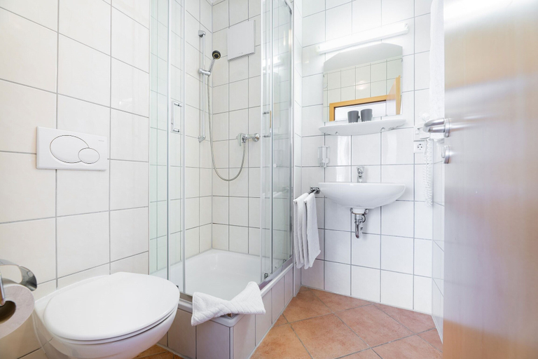 Bathroom 5, My Airport Hotel, Esslingen