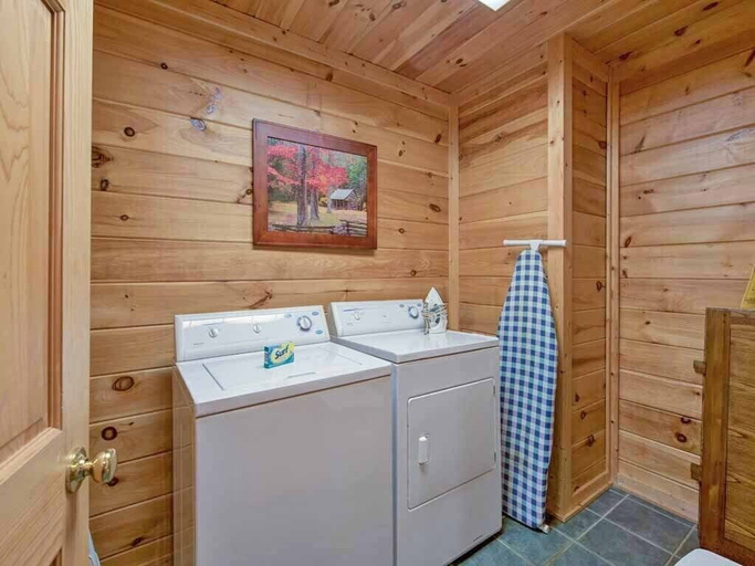 Bathroom 3, Rivers Edge, Sevier