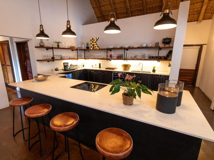 Others 5, Kingly Bush Villa, Mopani