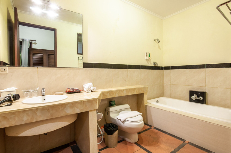 Bedroom 4, 8-BR Private Pool Villa Walk to Seminyak Beach, Badung