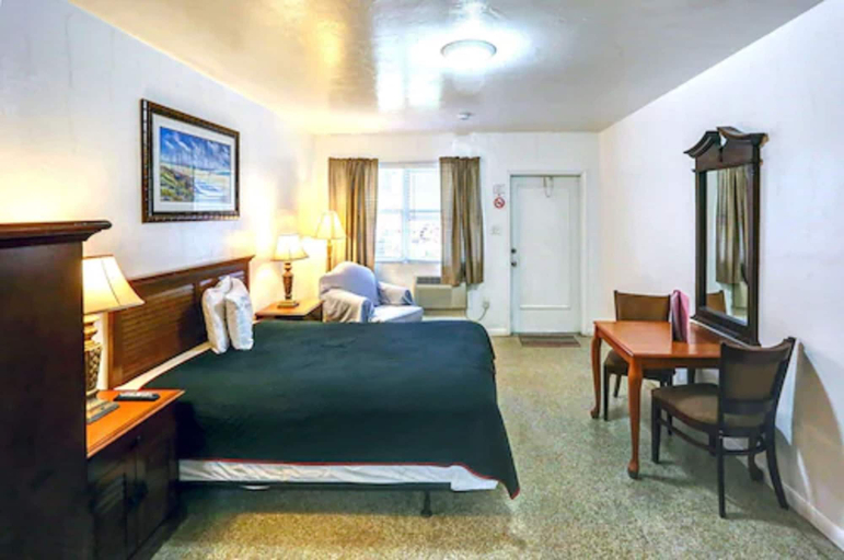Bedroom 3, Richard's Pet Friendly Motel, Broward