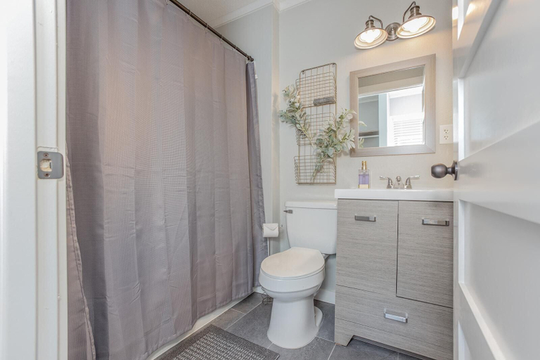 Bathroom 4, Lighthouse 5-5B, Stone