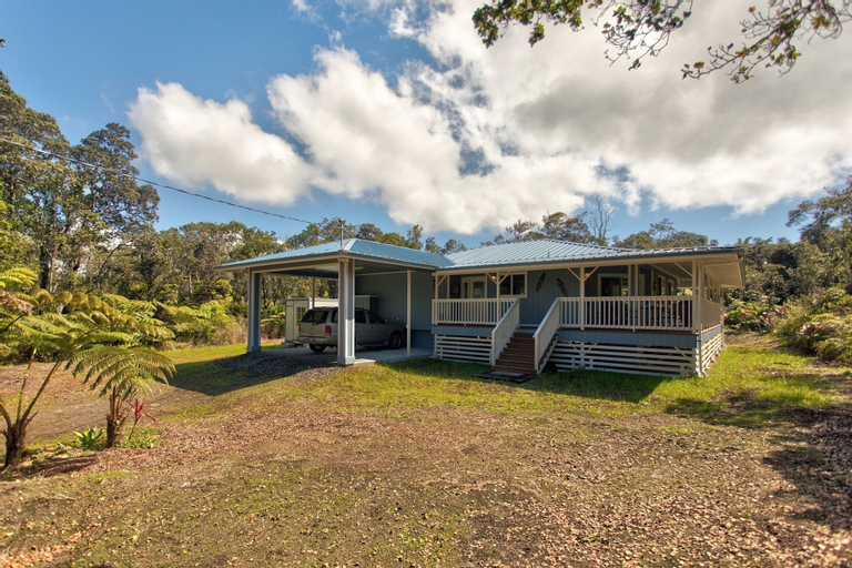 Ferns & Frogs Forest Hale 3 Bedroom Home by RedAwning, Hawaii