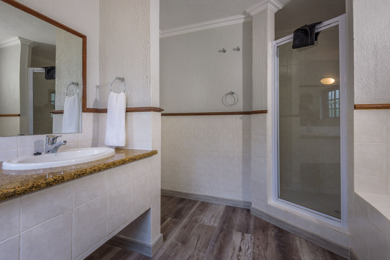 Bathroom 4, Kruger Park Lodge Unit No. 221, Ehlanzeni