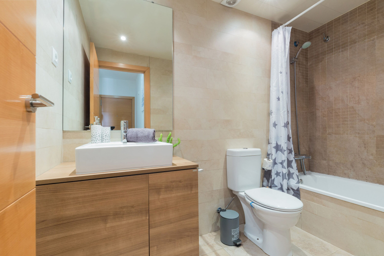Bathroom 3, Apartamento Matarolux 16, Barcelona