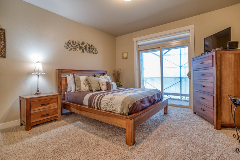 Bedroom 2, Herons View at Bridgeport - Meredith Lodging, Clatsop