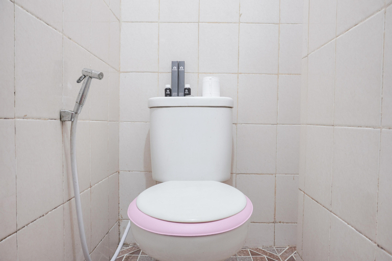 Bathroom 1, Nice And Elegant Studio At Sunter Park View Apartment, North Jakarta