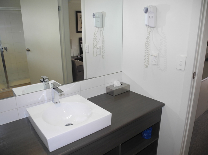 Bathroom 4, Elm Tree Motel, Warrnambool