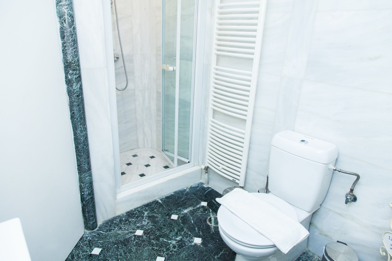 Bathroom 4, Chic Charming Central Athens Apt., Attica