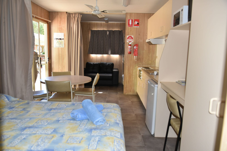 Bedroom 3, Ball Park Caravan Park, Corowa