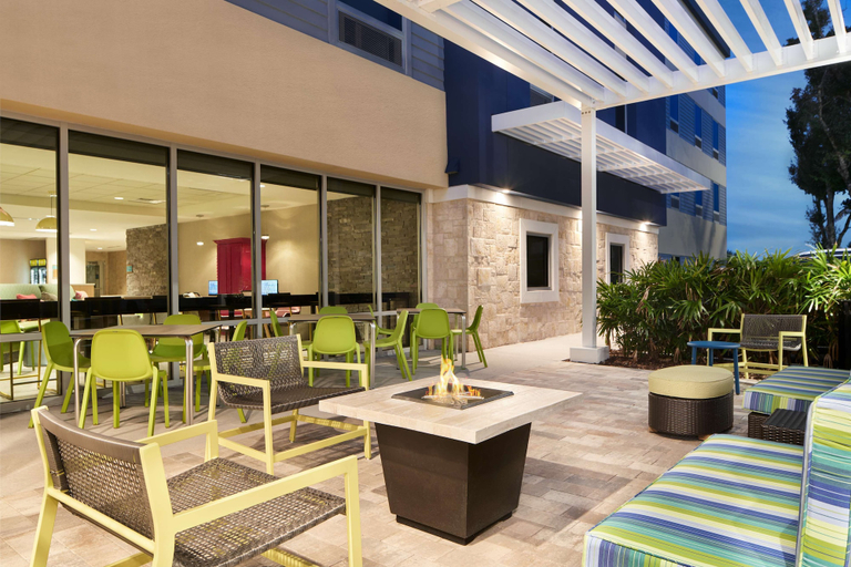 Food & Drinks 4, Home2 Suites by Hilton Palm Bay Melbourne I 95, Brevard