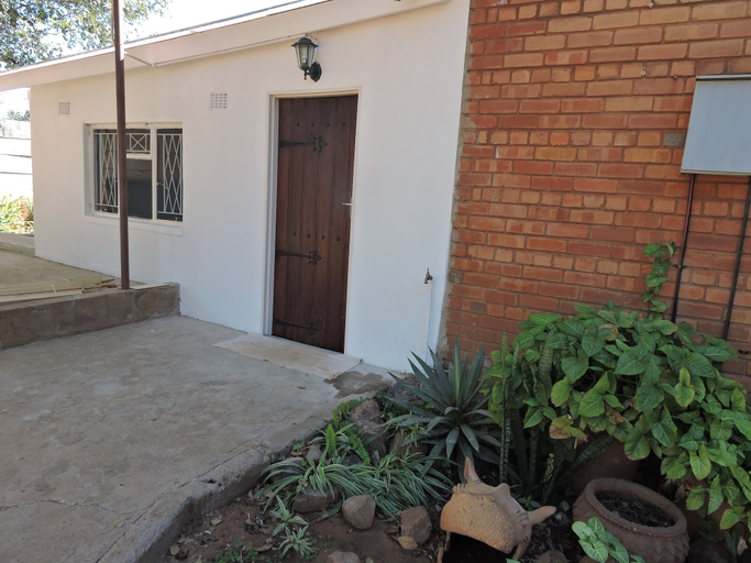 Exterior & Views, Hippo House Cottages, Hwange