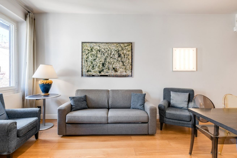 Others 4, Piazza Santa Croce Design Apartment with Balcony, Florence