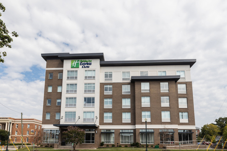 Exterior & Views
