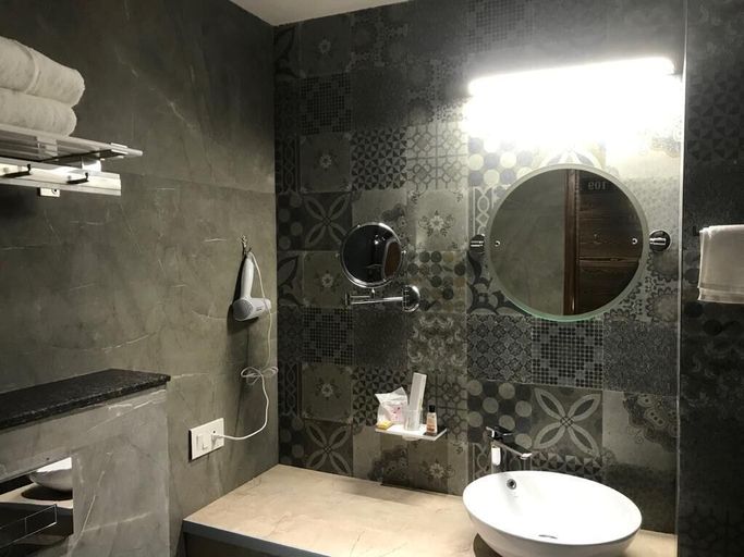 Bathroom 3, Hotel Mirage, Sahibzada Ajit Singh Nagar