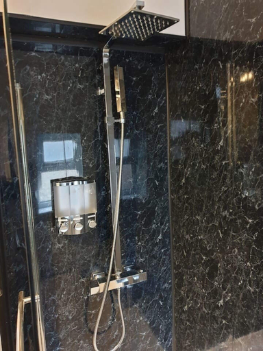 Bathroom 2, South Shield's Hidden Gem Garnet 3 Bedroom Apartme, South Tyneside