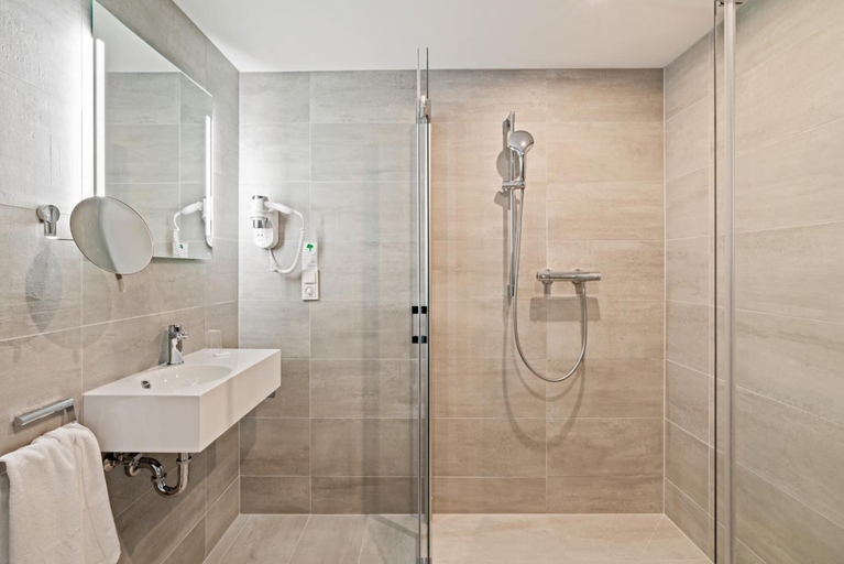 Bathroom 4, Hotel Amper, Fürstenfeldbruck