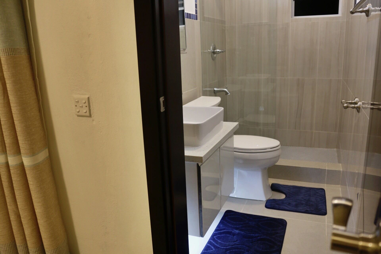 Bathroom 4, Blue Star Apartments and Hotel