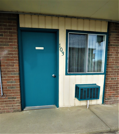 Exterior & Views 2, Ranchland Inn, Division No. 3