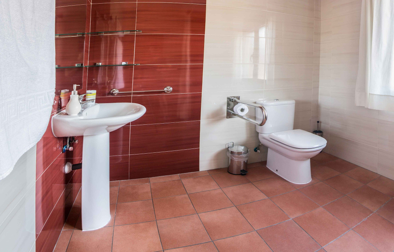 Bathroom 4, Callejón del Pozo, Toledo