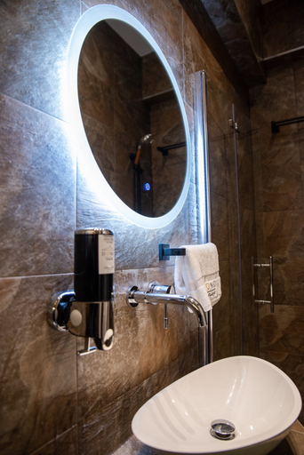 Bathroom 4, Domo Boutique Hotel, Sandwell
