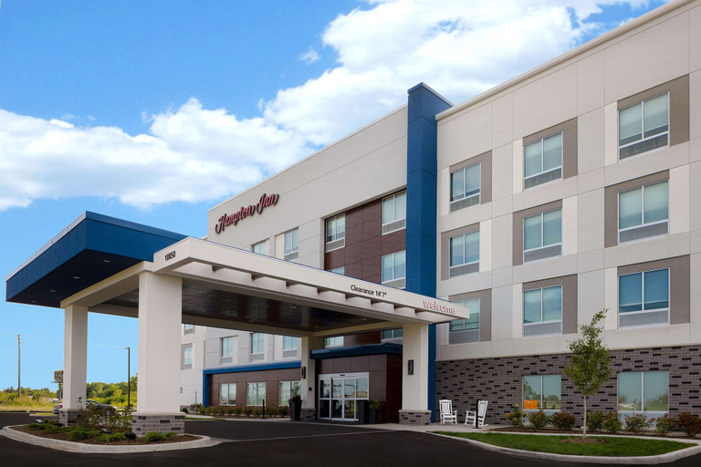 Exterior & Views 1, Hampton Inn Crown Point, Lake