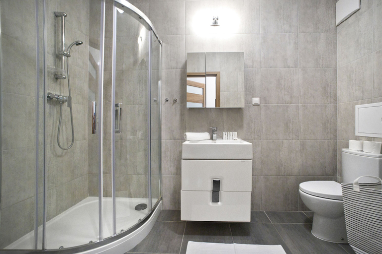 Bathroom 5, P&O Apartments Sokratesa, Warsaw