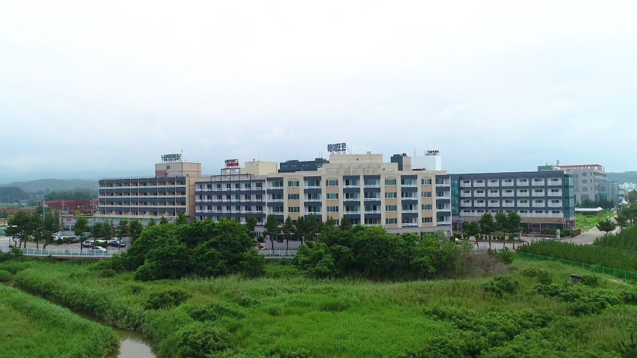 Exterior & Views 2, Yangyang Beach Condo, Yangyang