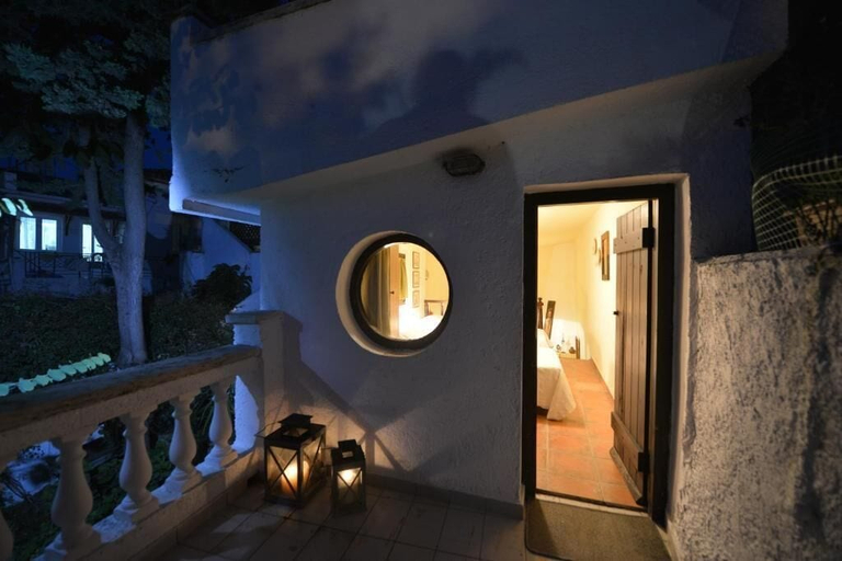 Bathroom, Troullos Traditional Houses, Crete