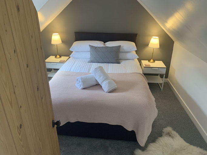 Bedroom 2, Heatherland Cottage, Highland
