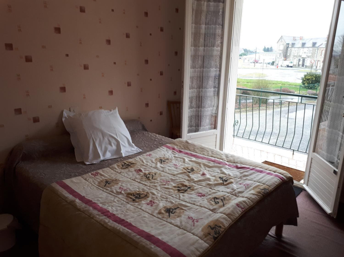 Bedroom 2, Le Lithana, Manche