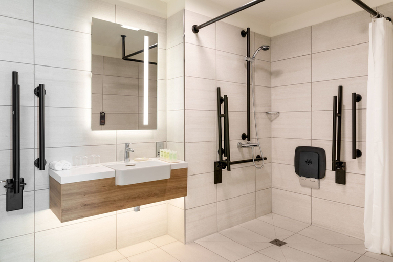 Bathroom 5, Courtyard by Marriott Glasgow SEC, Glasgow