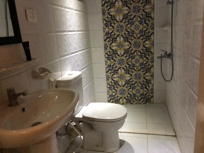 Bathroom 3, Tulip Hotel, Qasr an-Nil