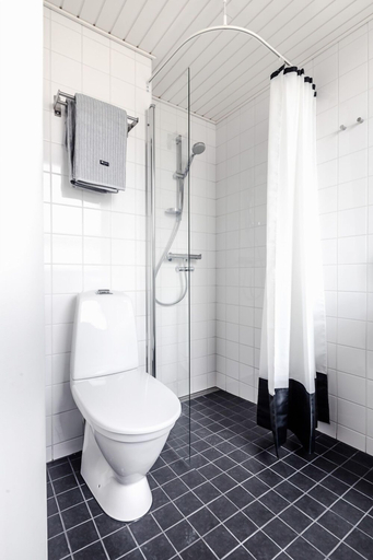 Bathroom 4, Hostel Café Koti, Lapland
