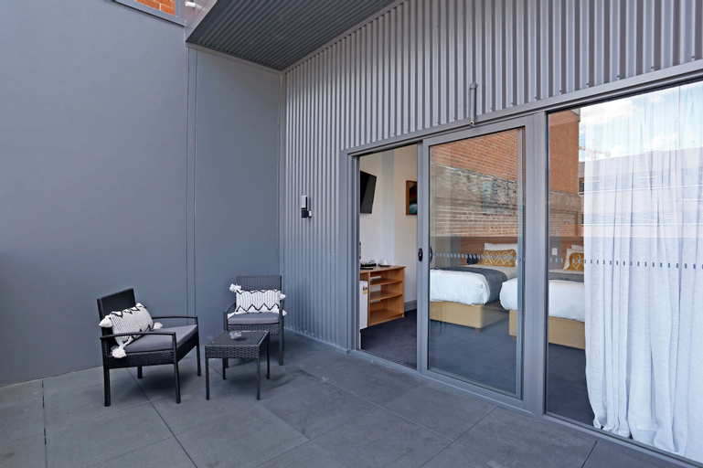 Exterior & Views 8