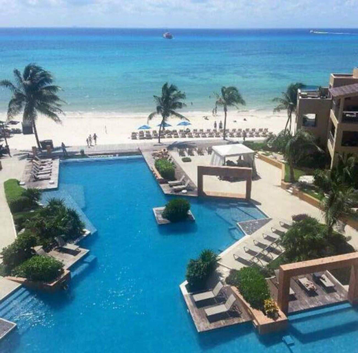 Sport & Beauty, Large ground-floor a 2-bedroom condo with a balcony at ELFARO by DPM, Cozumel