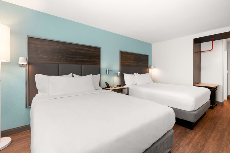 Bedroom 3, Tru by Hilton Portland Airport, Multnomah